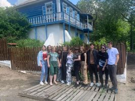 3 июня, в преддверии праздника Троица, обучающие ГБПОУ РО «Азовского гуманитарно-технического колледжа» посетили Раздорский этнографический музей-заповедник.